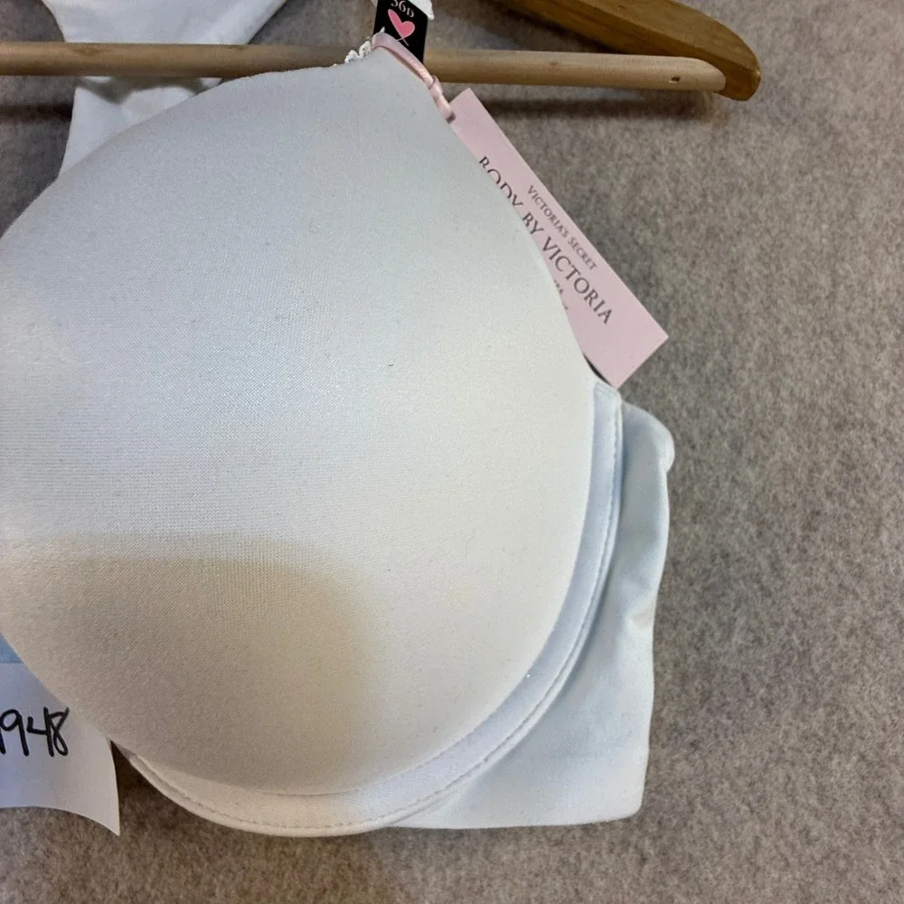 Victorias Secret Body by Victoria Push Up Bra White Racerback Close 36D nwt